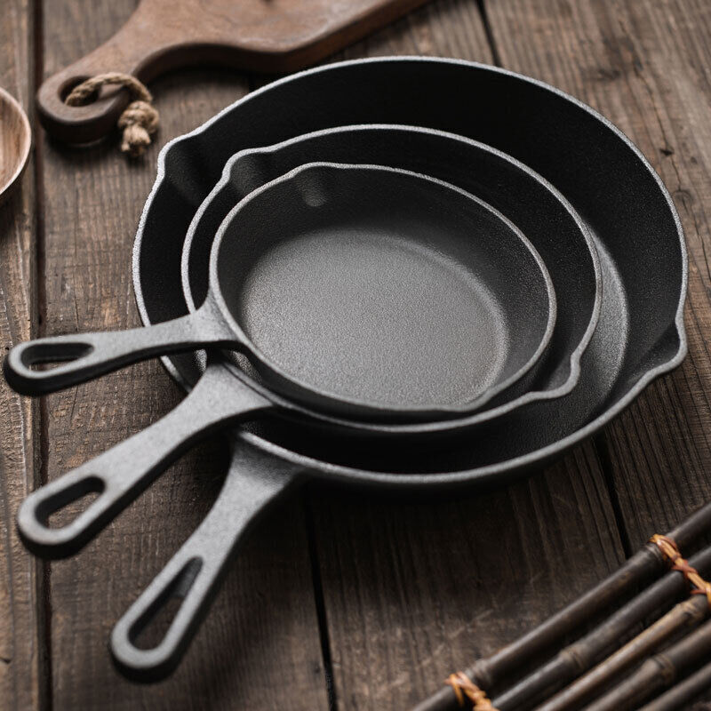 A Thoughtful Gift for Neighbours or New Couples — A Set of Cast Iron Skillets Made for Shared Meals and Home Comfort