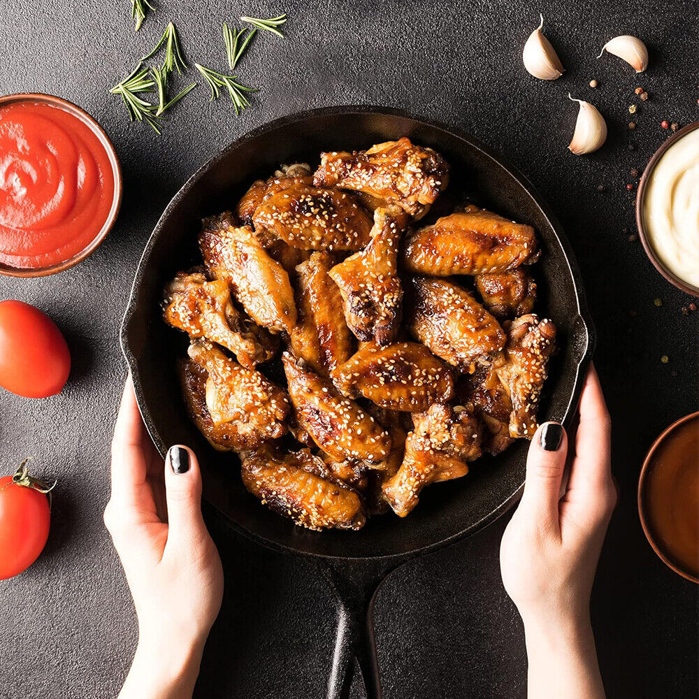 A Thoughtful Gift for Neighbours or New Couples — A Set of Cast Iron Skillets Made for Shared Meals and Home Comfort